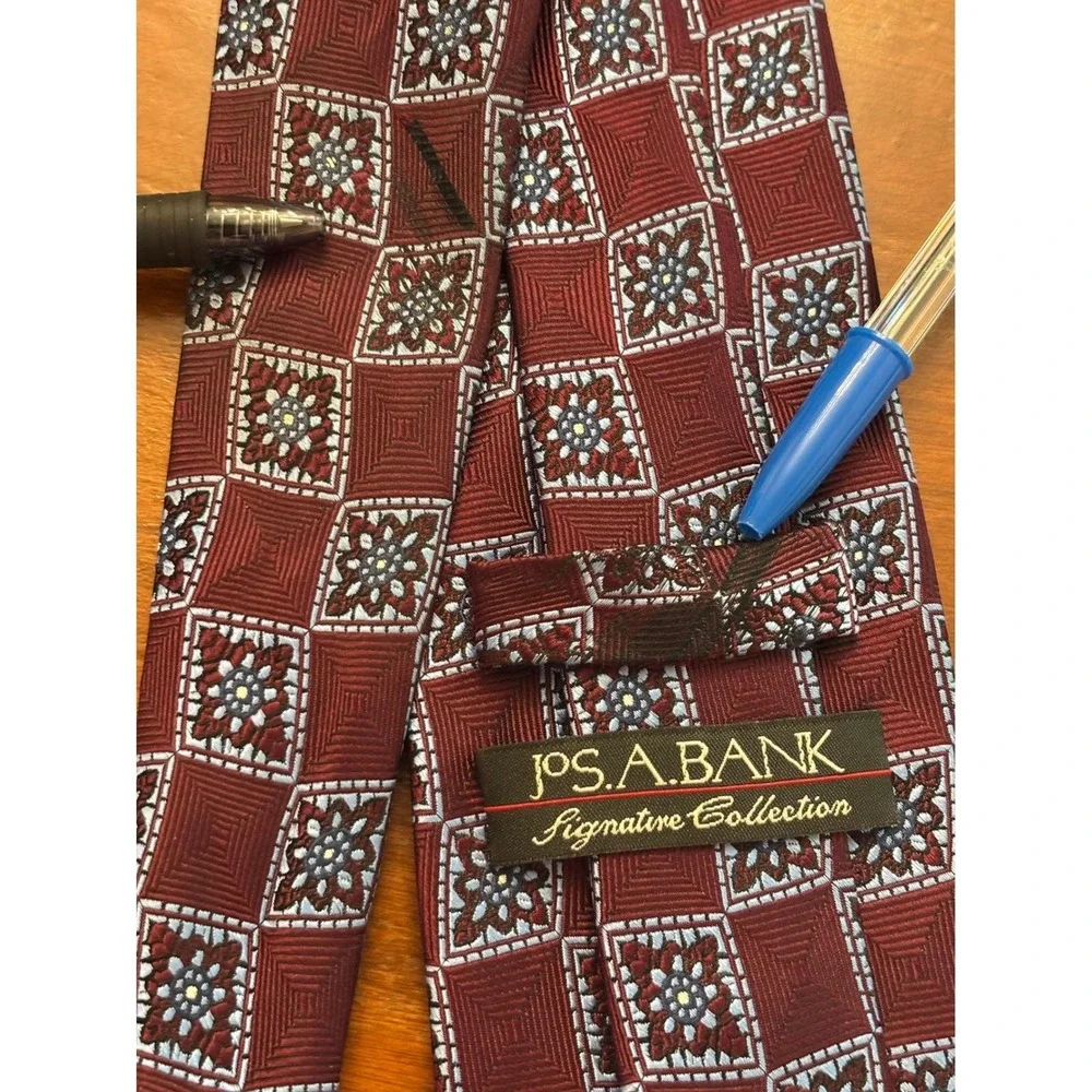 Jos. A. Bank Burgundy Silk Necktie Signature Collection Floral Pattern Flaw‎